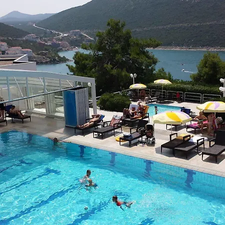 Grand Wellness & מלון 4*